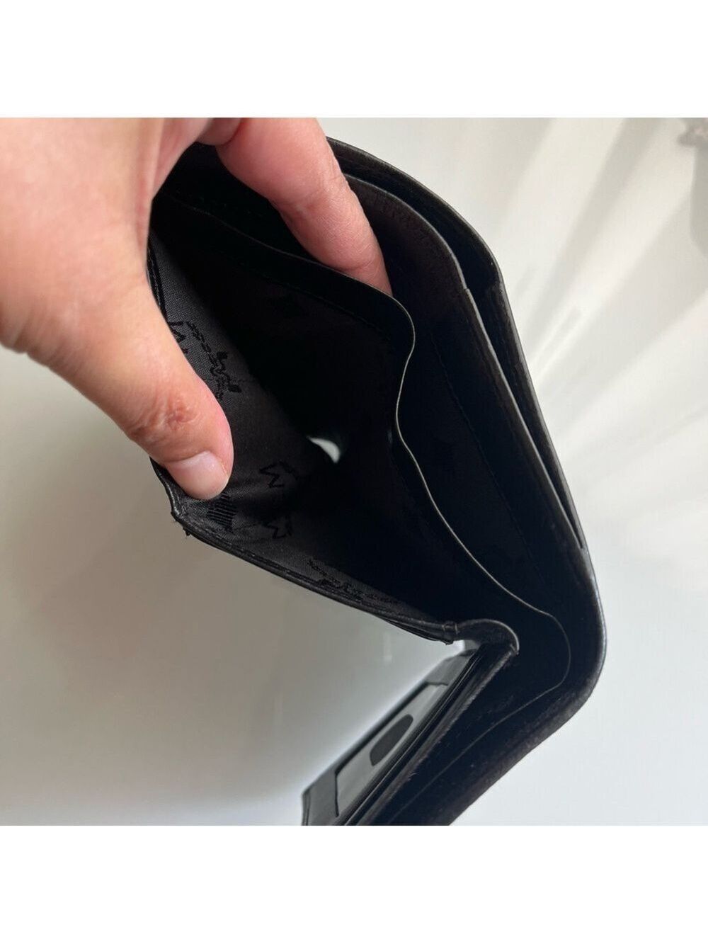 MCM SMALL BLACK LEATHER TRIFOLD WALLET - Picture 10 of 11